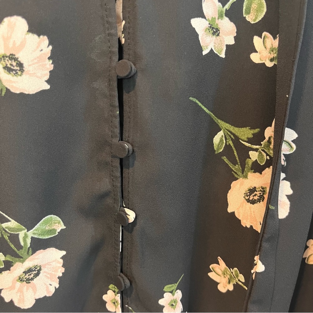 NWOT Lulus On The Spot Black Floral Blouse - Picture 6 of 14